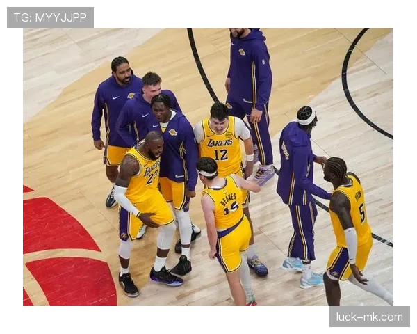 丹尼·格林挡拆拉开空间助詹姆斯提升关键时刻效率